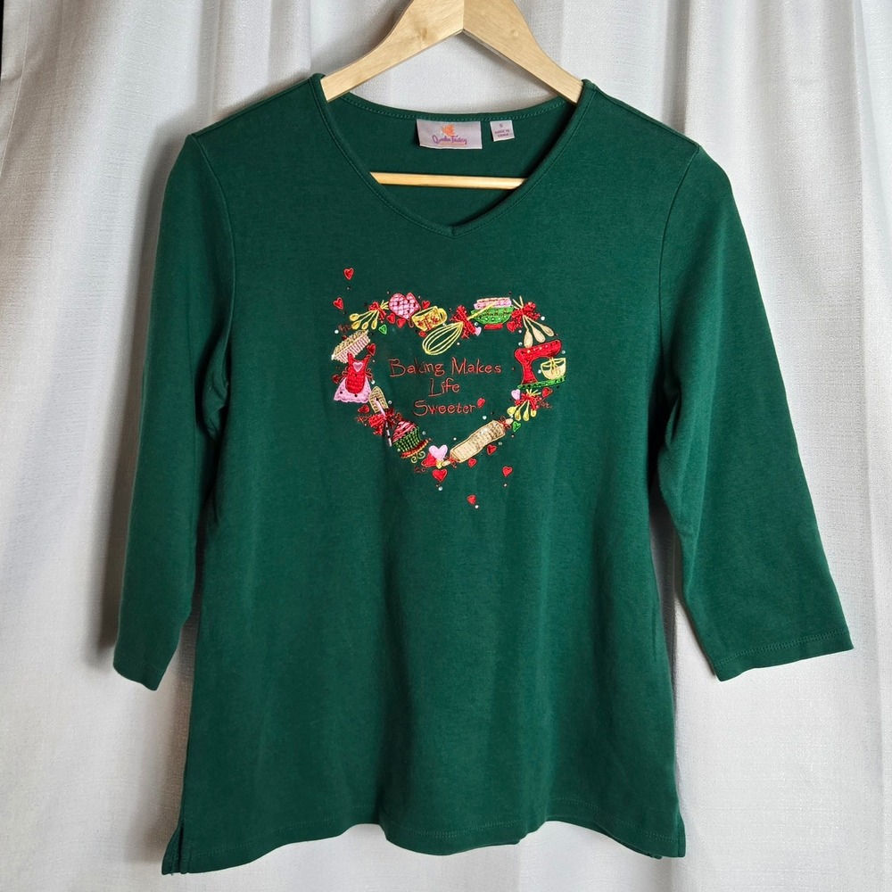 Quaker Factory Green Embroidered Holiday Baking Makes Life Sweeter Top Size S - Picture 1 of 8